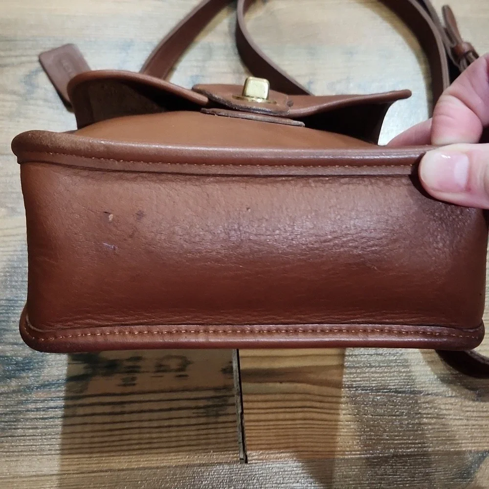 Vintage Coach Murphy Leather 9930 British Tan Long Strap Bonnie Brass Turnlock